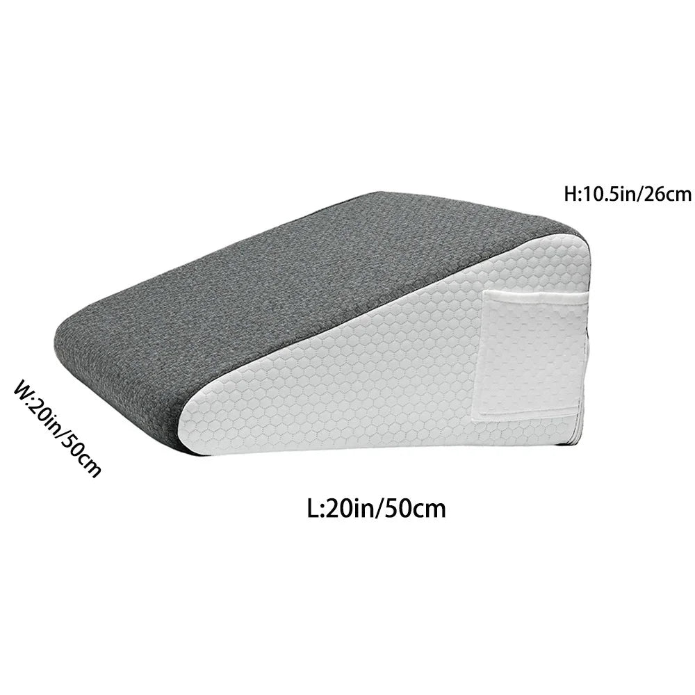 Coussin wedge ergonomique gris/blanc 50×50×26 cm ; vue produit avec poche latérale et housse texturée.