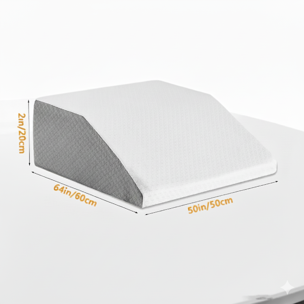 Coussin incliné ergonomique (wedge) 60×50×20 cm présenté en vue produit ; forme trapézoïdale pour surélévation du buste ou des jambes.